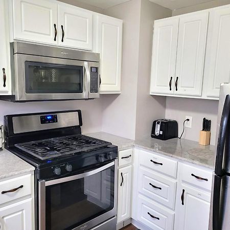 Apartment With Brand New Furniture And Large Parking Уэст-Сенека Экстерьер фото