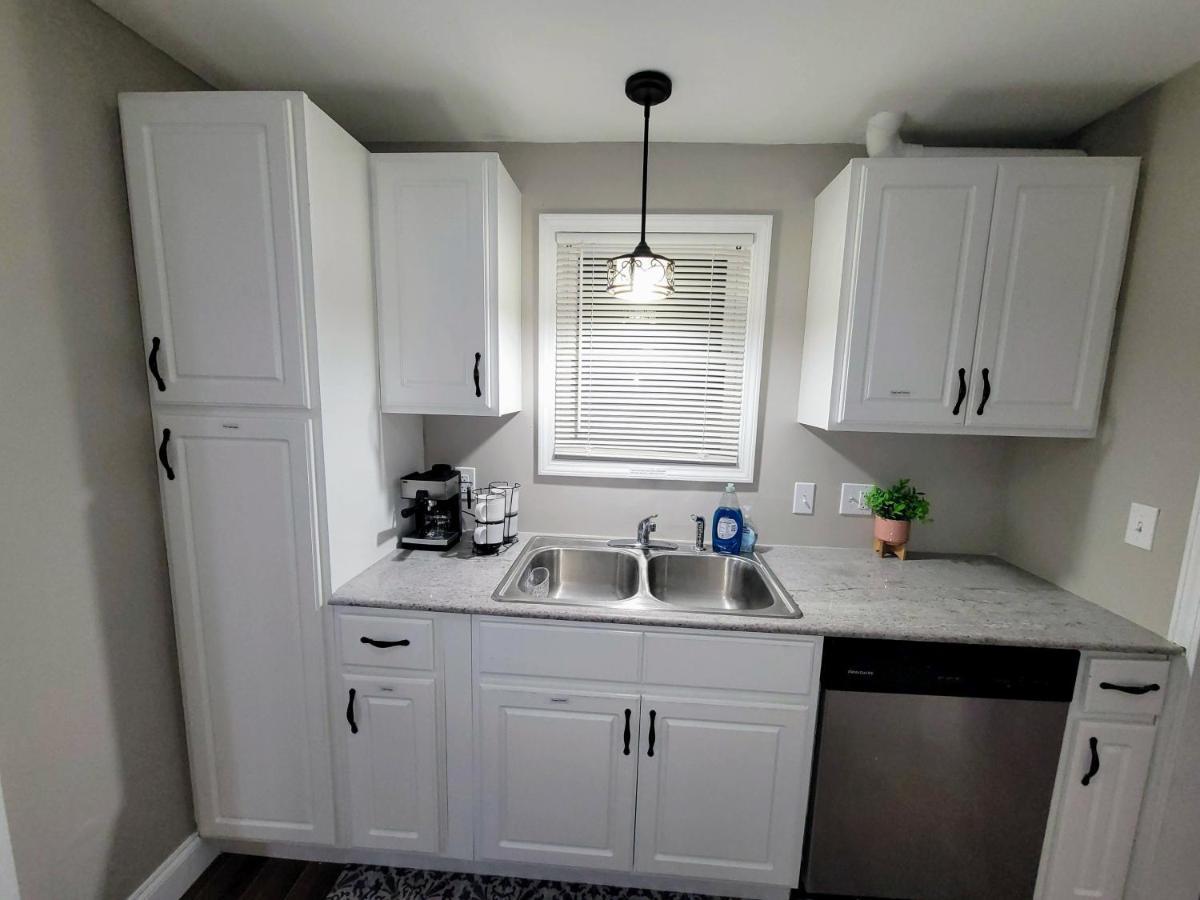 Apartment With Brand New Furniture And Large Parking Уэст-Сенека Экстерьер фото