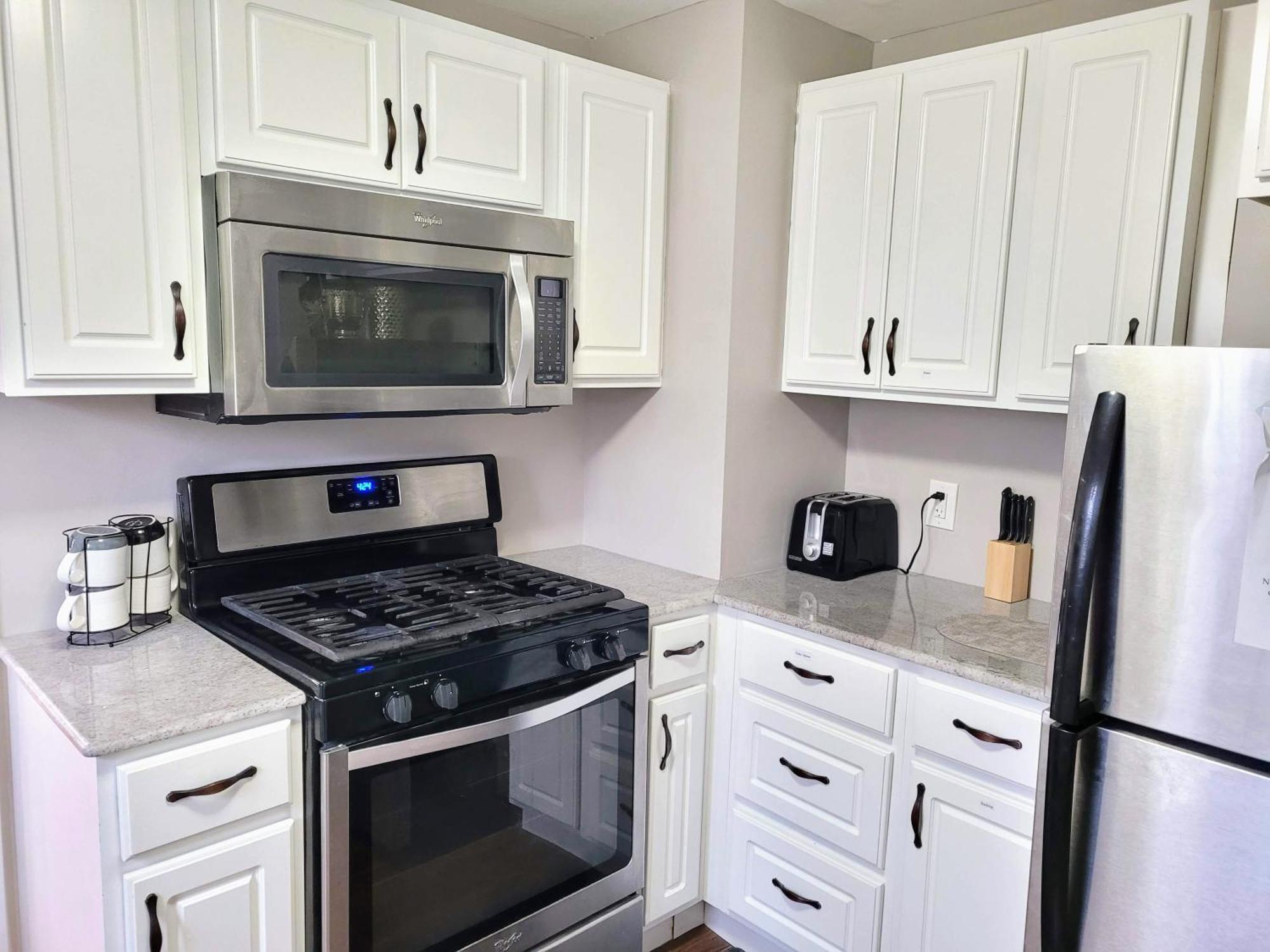Apartment With Brand New Furniture And Large Parking Уэст-Сенека Экстерьер фото